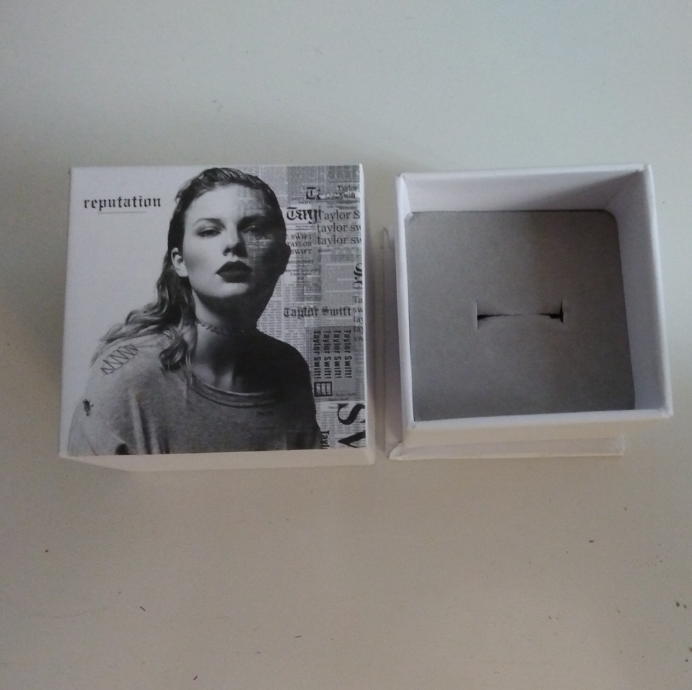 ON HOLD Reputation Ring Box